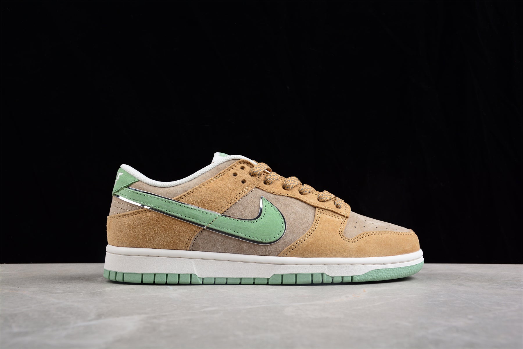 Otomo Katsuhiro x Nike SB Dunk Low "Steamboy OST" Khaki/Green