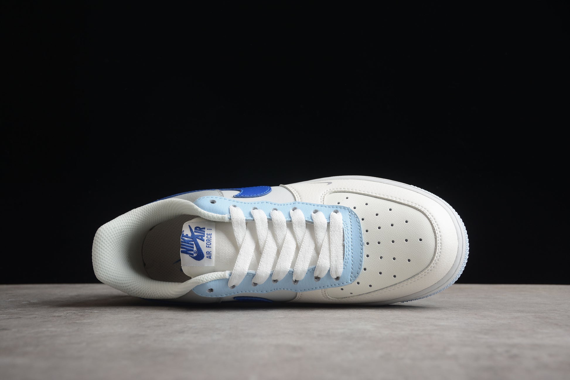Nike Air Force 1 Low in Light Blue (Outlet Edition)