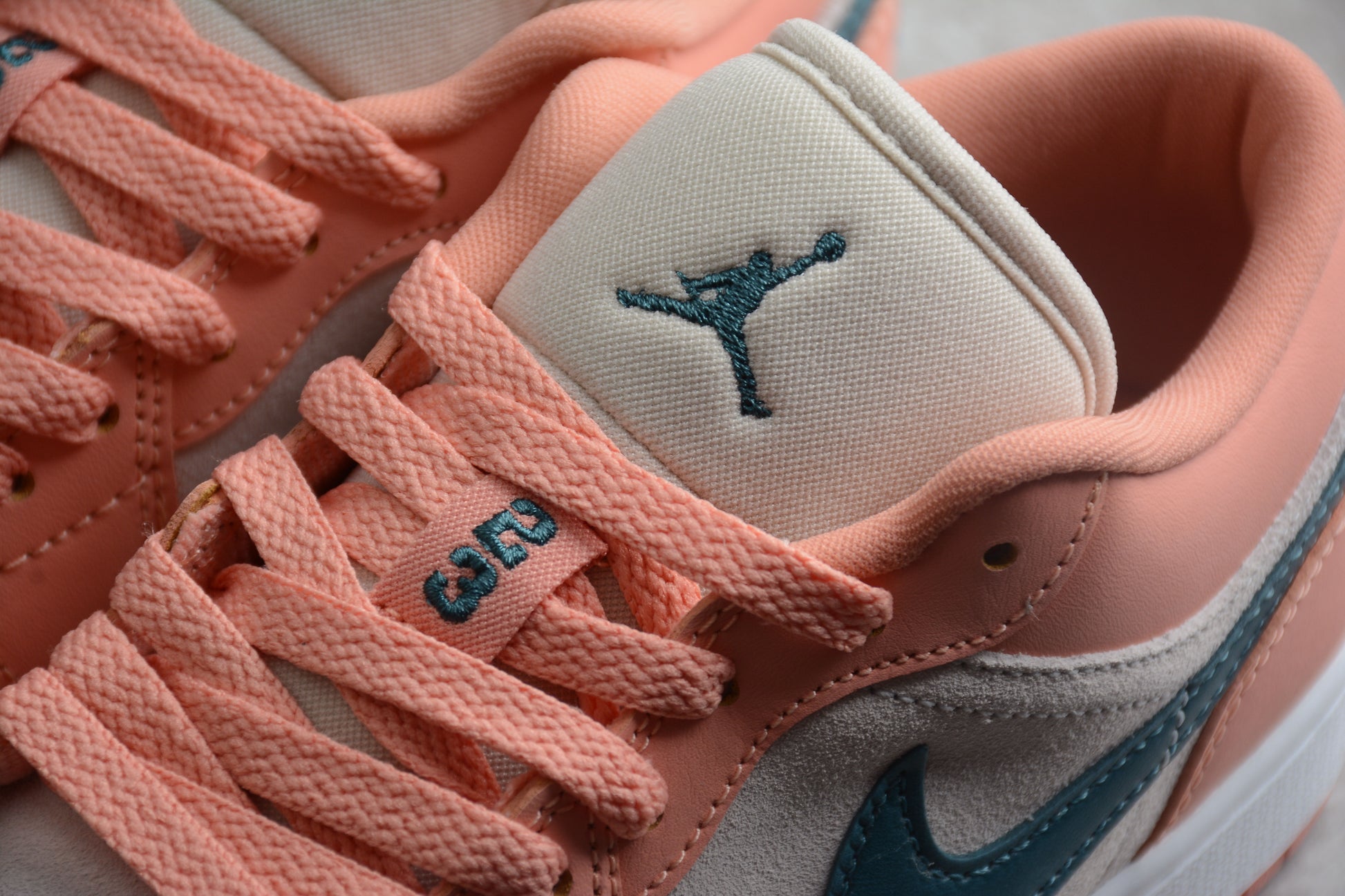 Air Jordan 1 Low "Light Madder Root"