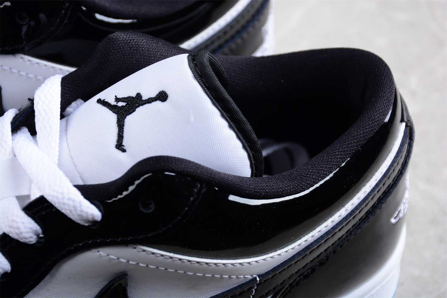 Nike Air Jordan 1 Low SE "Concord"