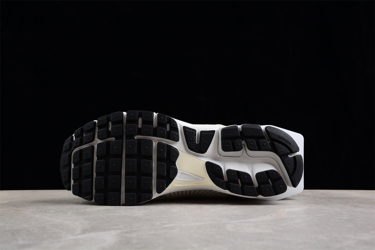 A-COLD-WALL x Nike Zoom Vomero 5 “Sail/Off-White”*