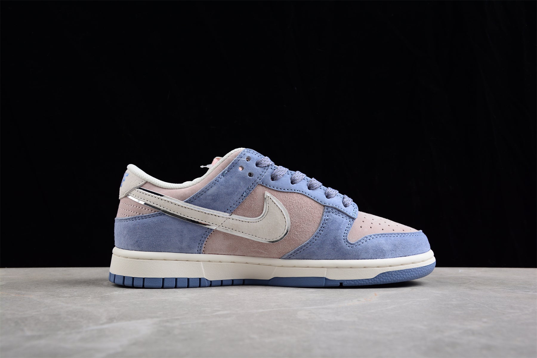 Nike SB Dunk x Otomo Katsuhiro “Purple” 