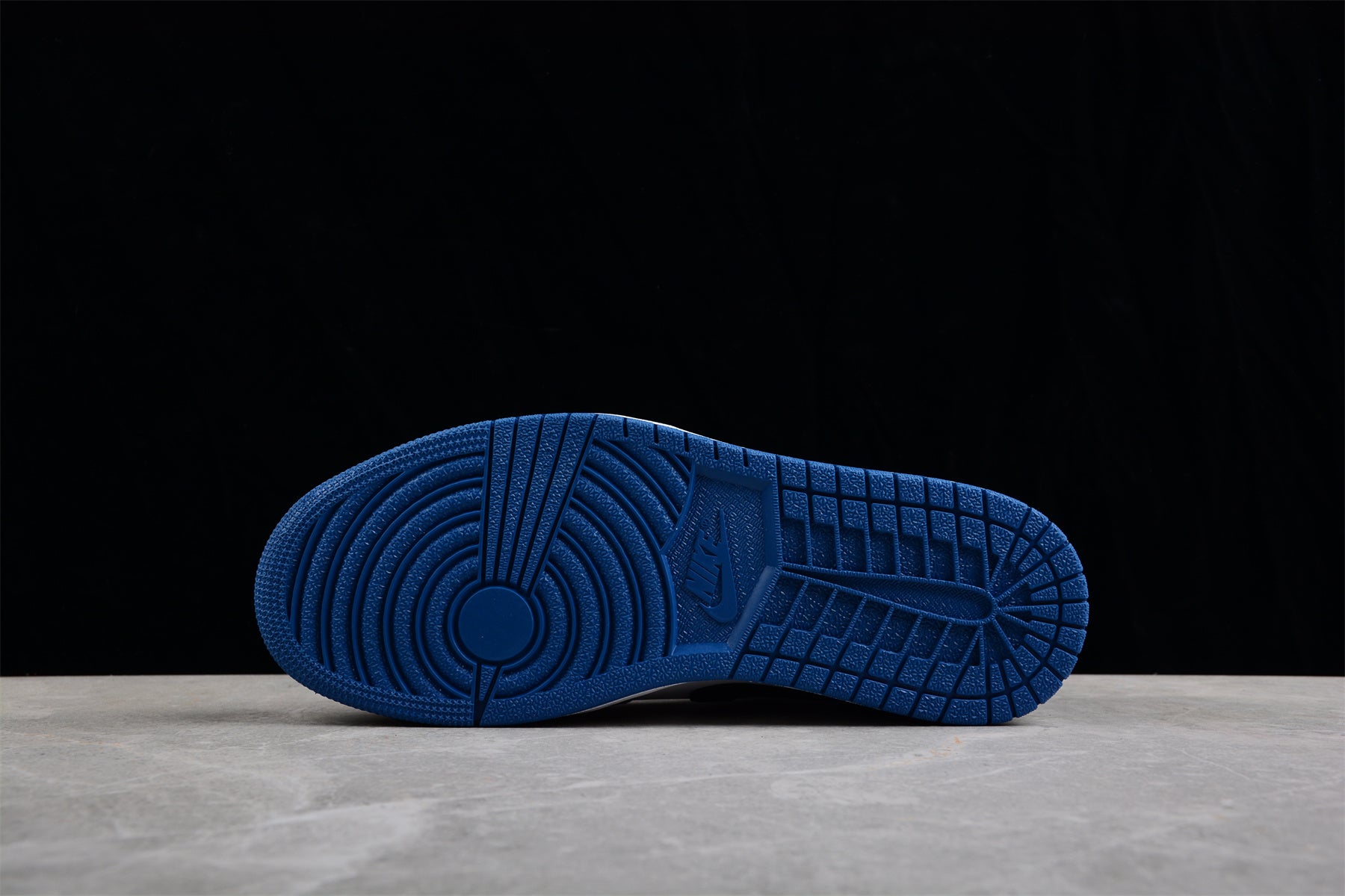 Air Jordan 1 Low "Light Smoke Grey & Dark Marina Blue"