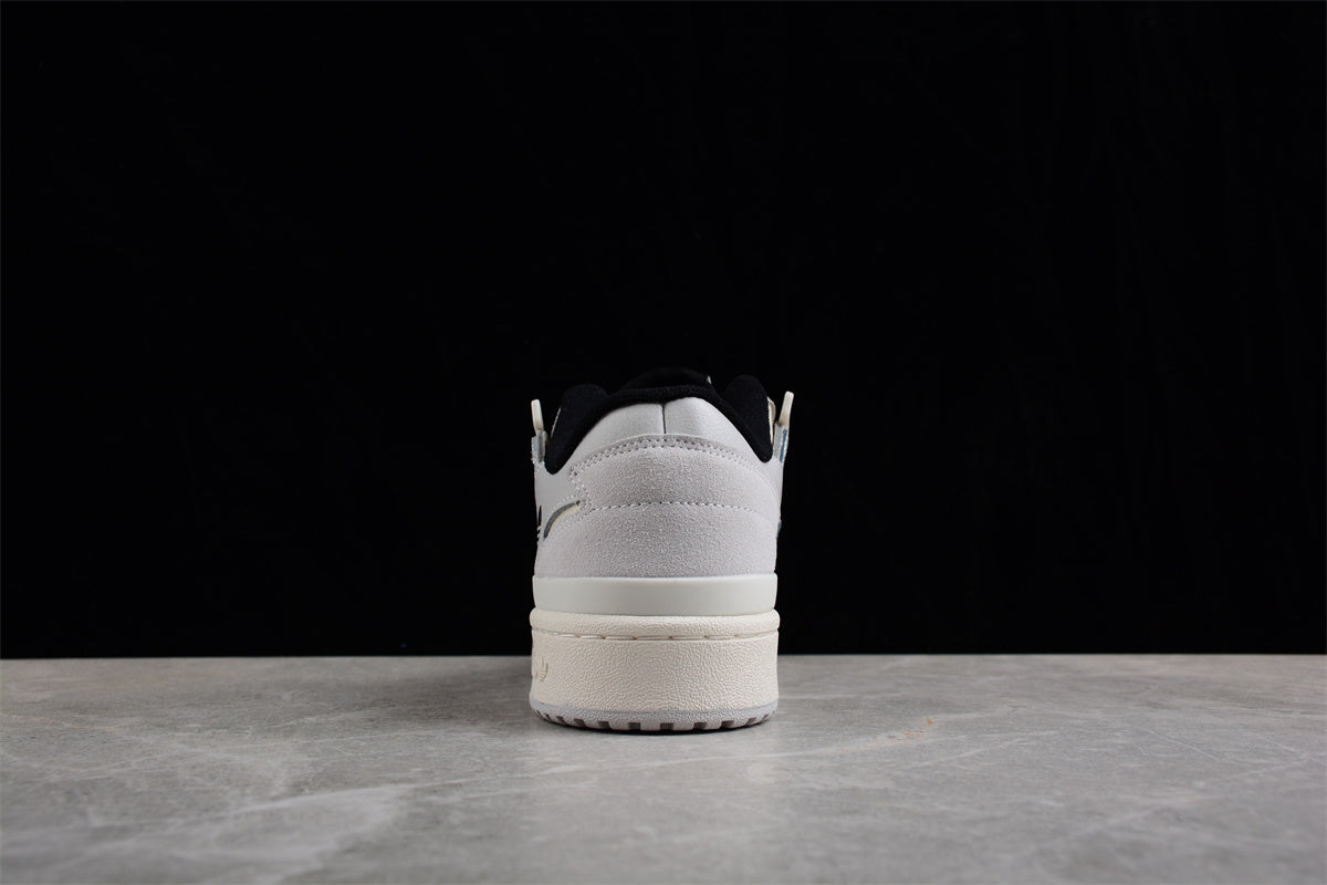 adidas Originals Forum Exhibit Low in Grey/Black