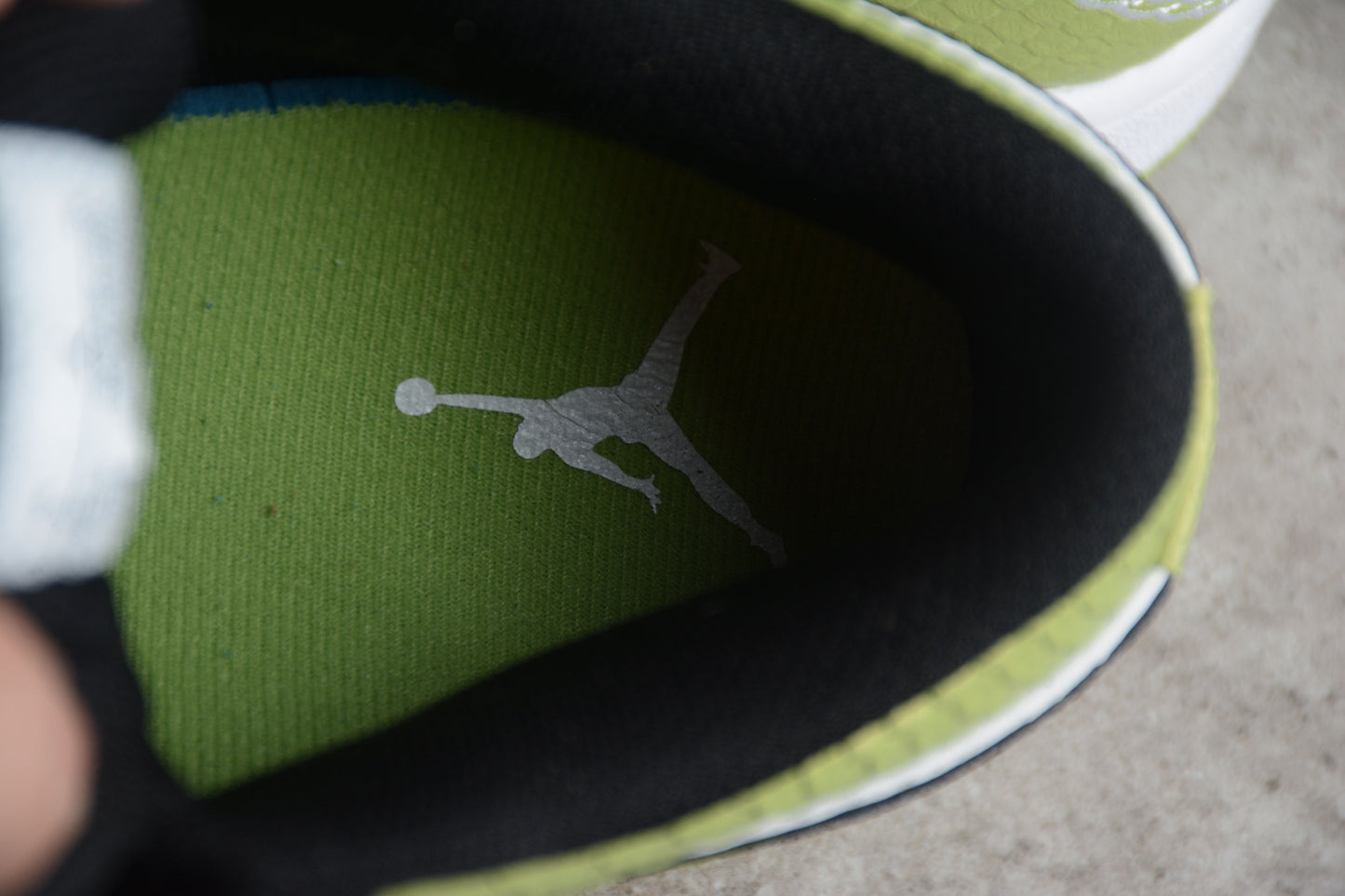 Air Jordan 1 Low SE "Vivid Green Snakeskin"