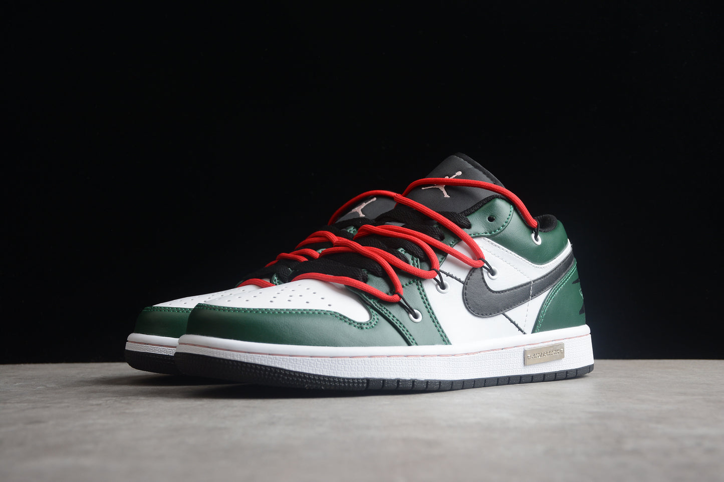 Off-White x Nike Dunk Low "Pine Green"