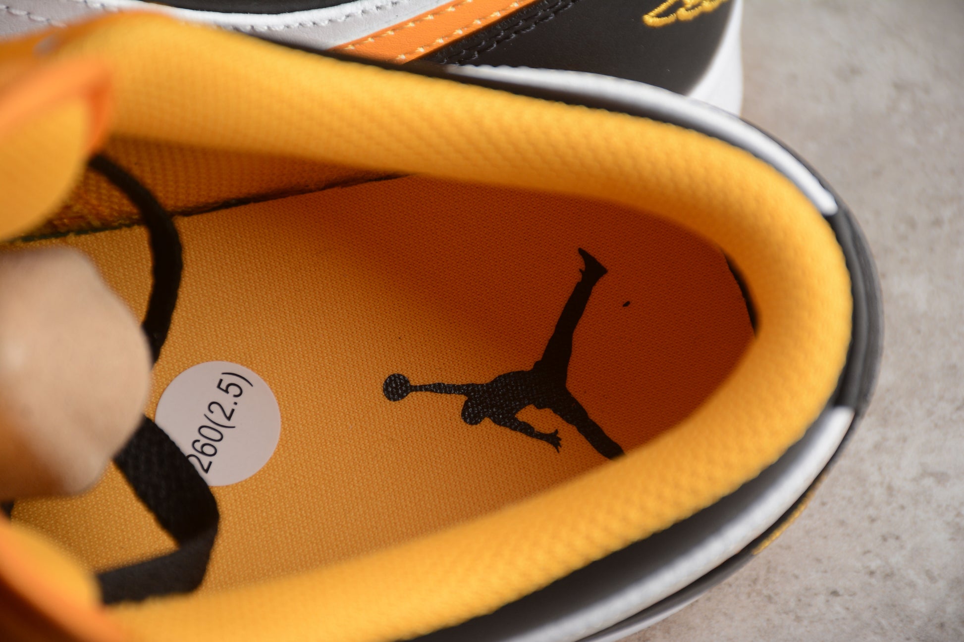 Air Jordan 1 Low "Taxi"