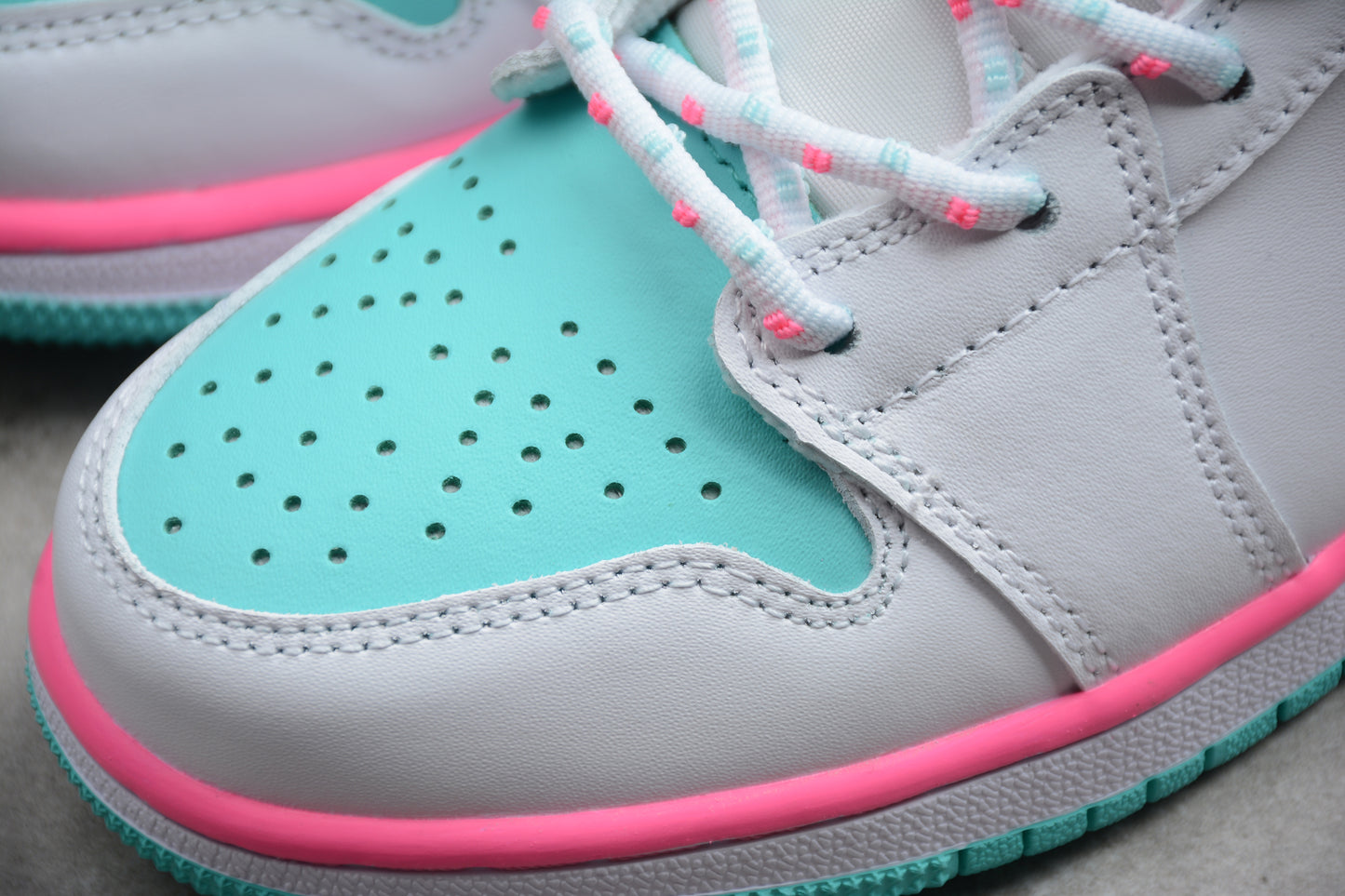 Air Jordan 1 Mid GS "Digital Pink"