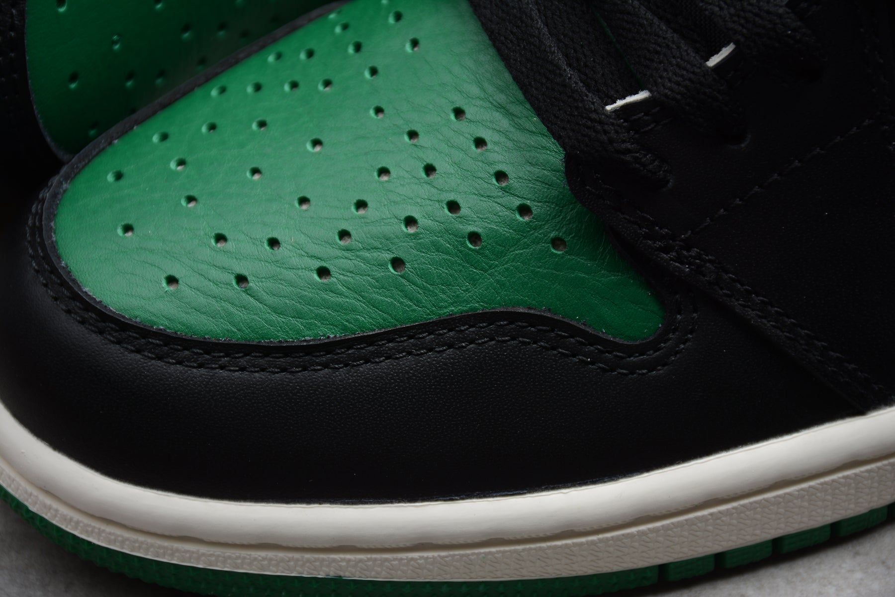 Air Jordan 1 Retro High OG 'Pine Green' - Best Reps Website 2025
