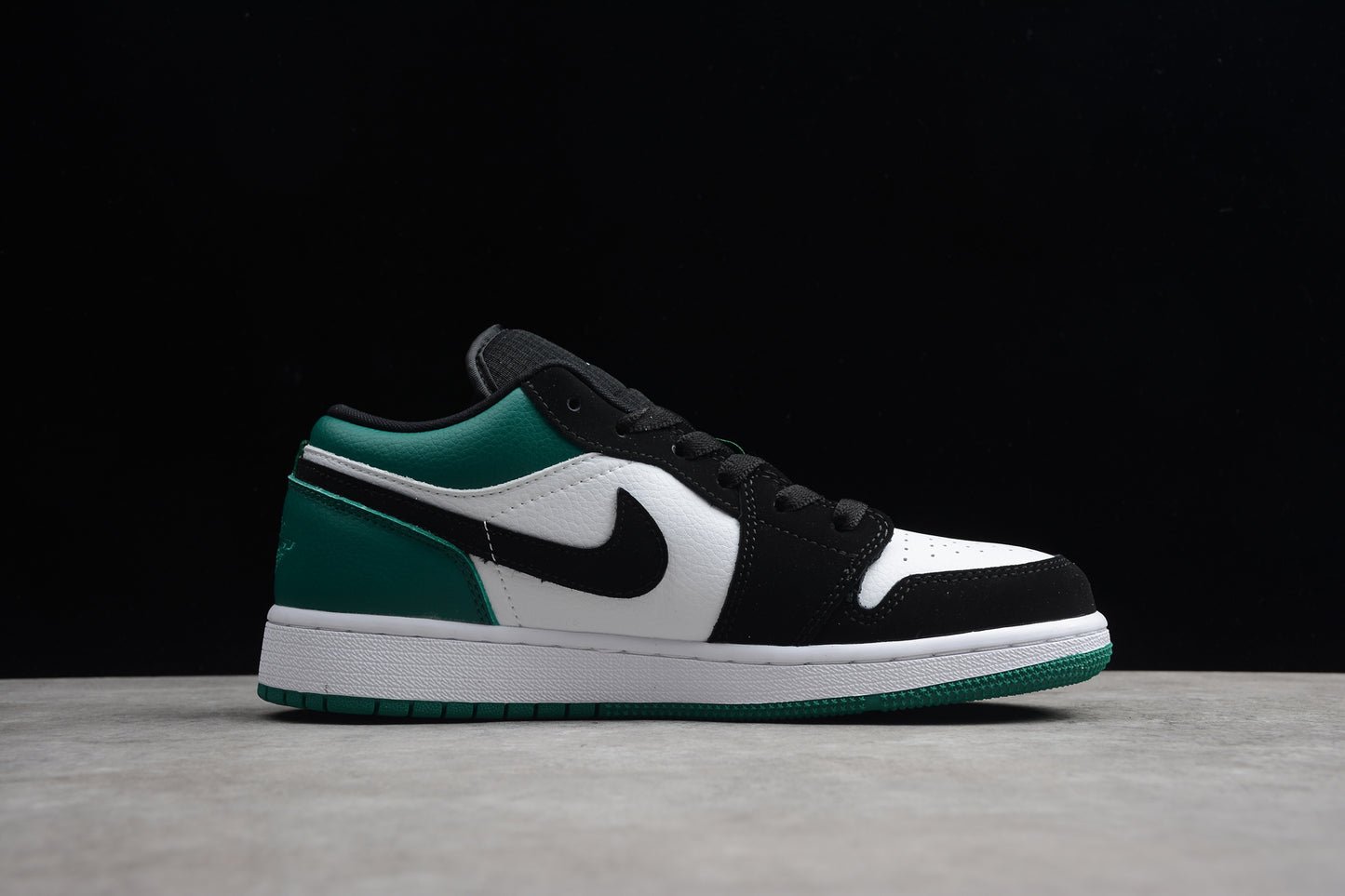 Air Jordan 1 Low GS "Mystic Green"