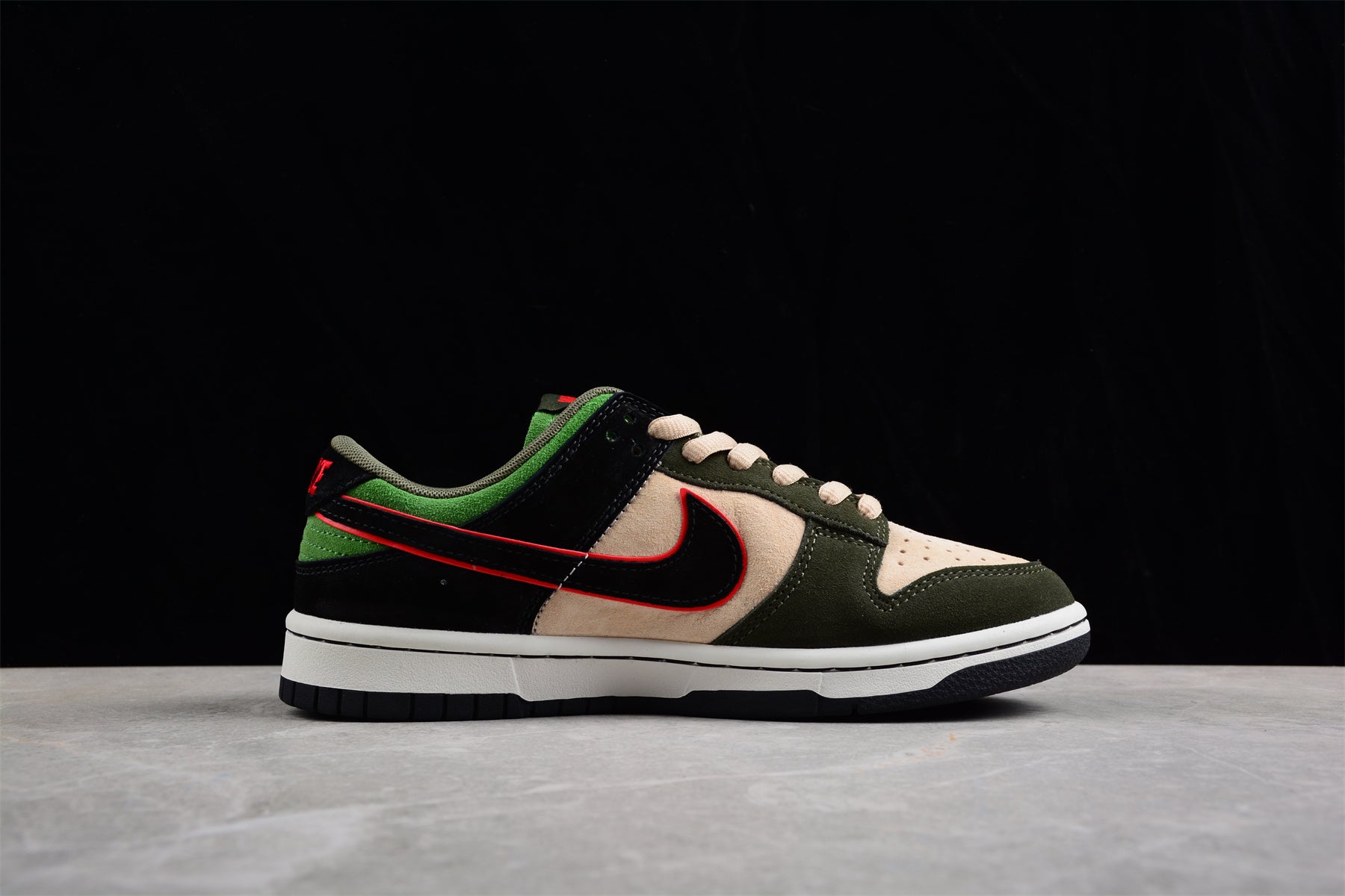 Otomo Katsuhiro x Nike SB Dunk Low "Steamboy OST" Green
