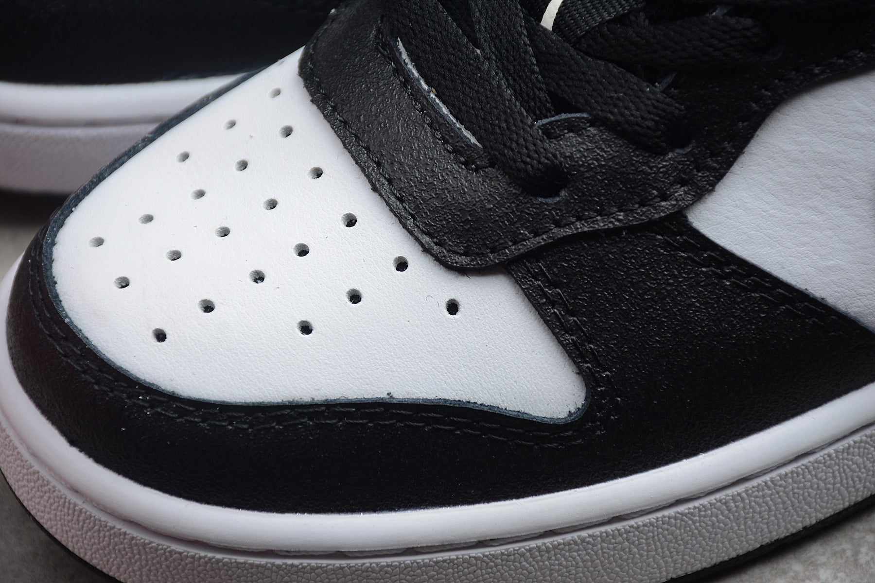 Nike Court Borough Low 2 SE GS "White Metallic Silver"