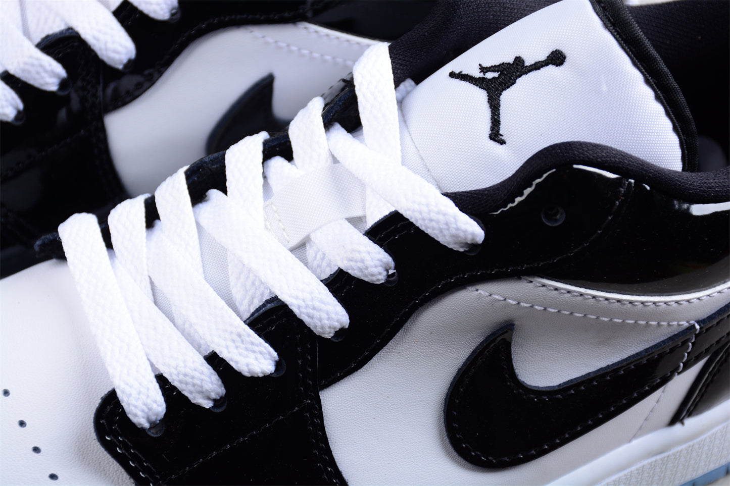 Nike Air Jordan 1 Low SE "Concord"