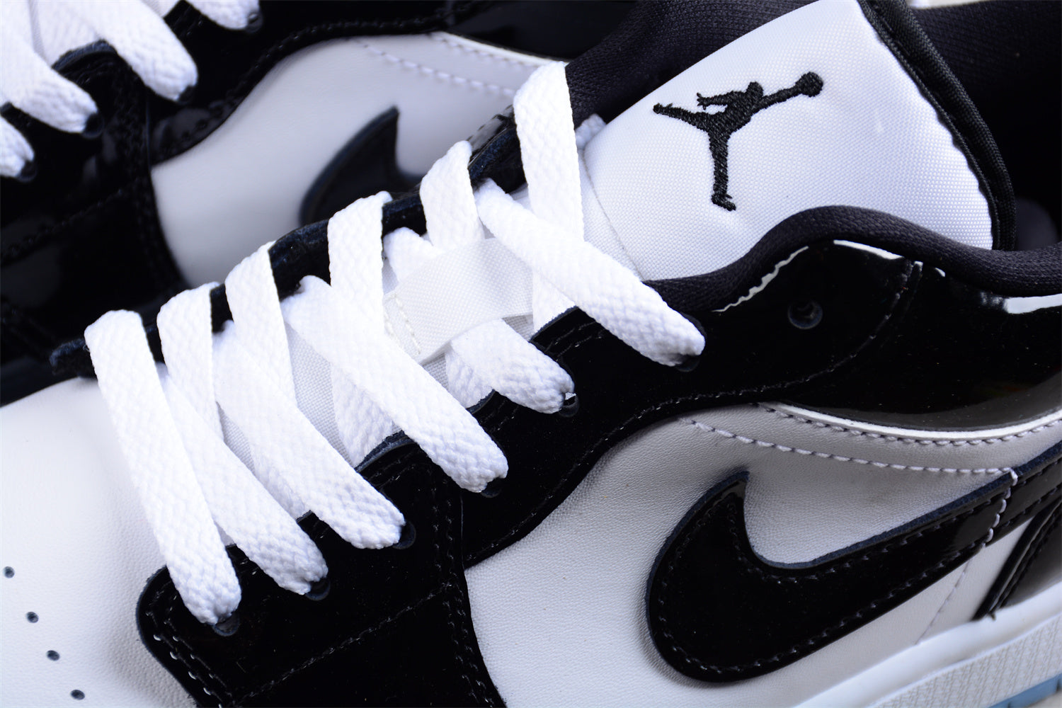 Nike Air Jordan 1 Low SE "Concord"