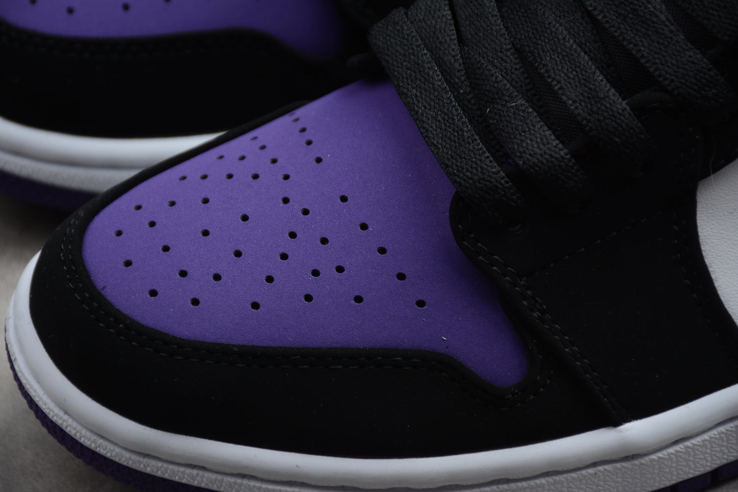 Air Jordan 1 Low "Court Purple" - 553558-125