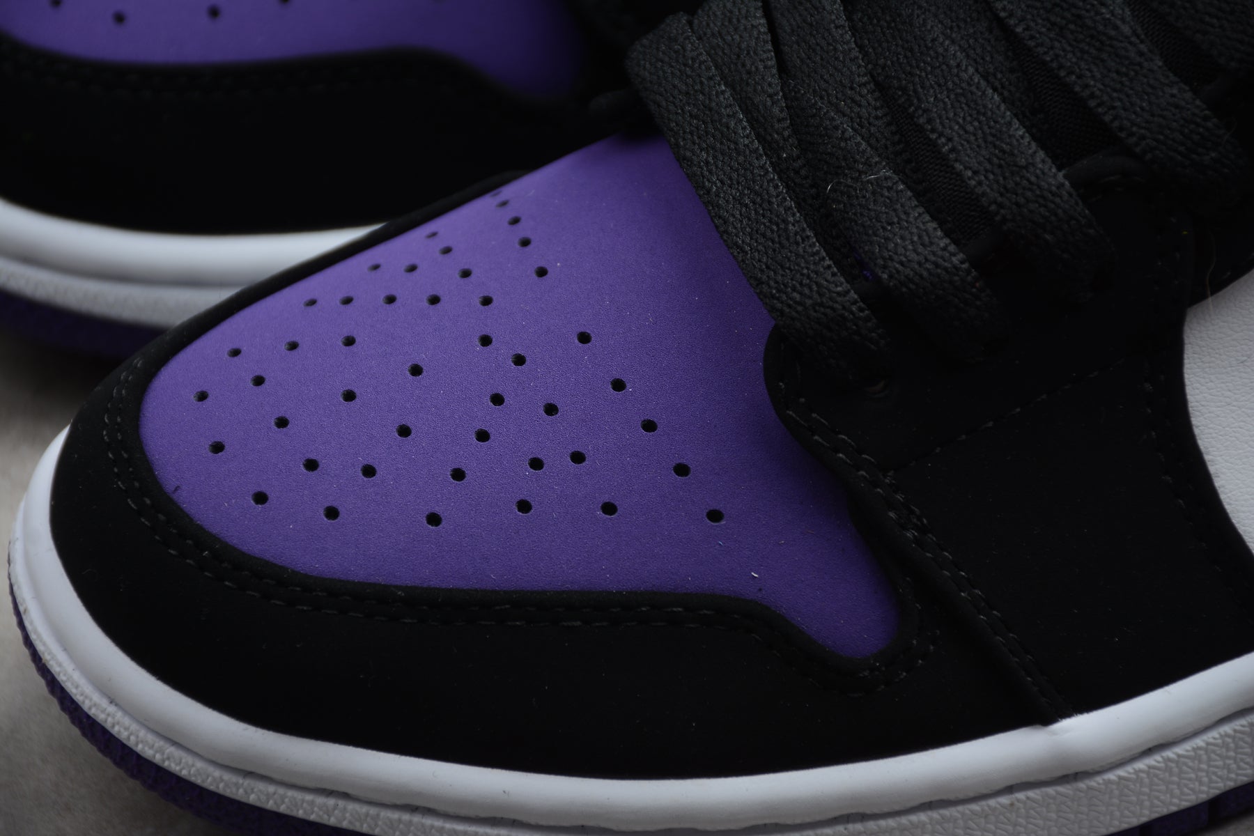 Air Jordan 1 Low "Court Purple" - 553558-125