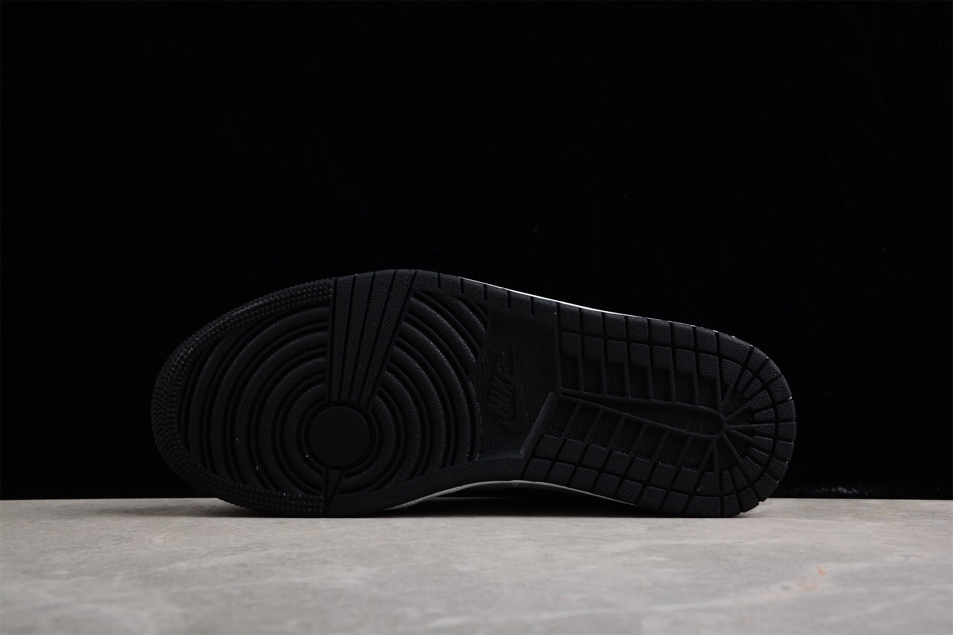 Air Jordan 1 Mid "Monochrome Splatter" Black/White - Best Reps Website 2025