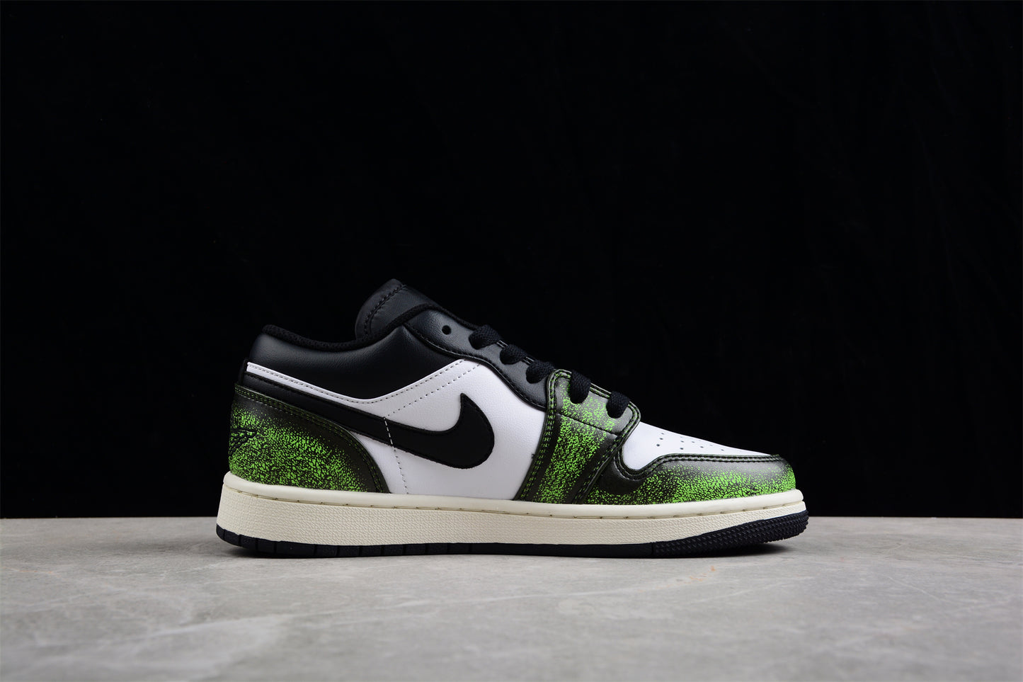 Nike Air Jordan 1 Low SE GS Black/Green DO8244-003