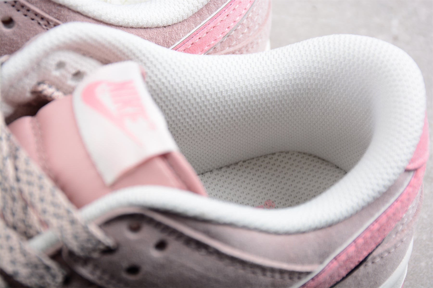 Otomo Katsuhiro x Nike SB Dunk Low "Steamboy OST" Pink - Best Reps Website 2025