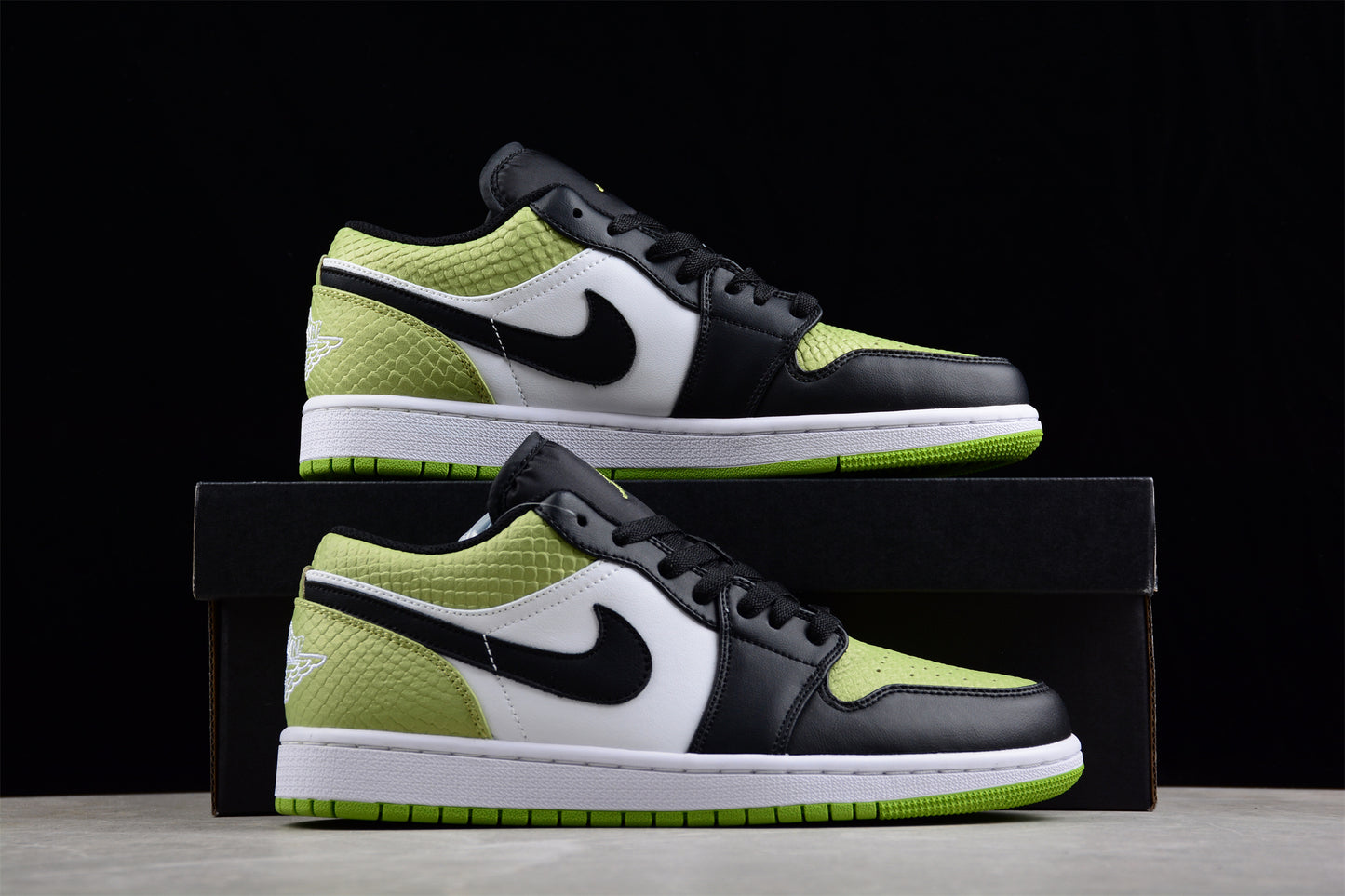 Air Jordan 1 Low SE "Vivid Green Snakeskin"