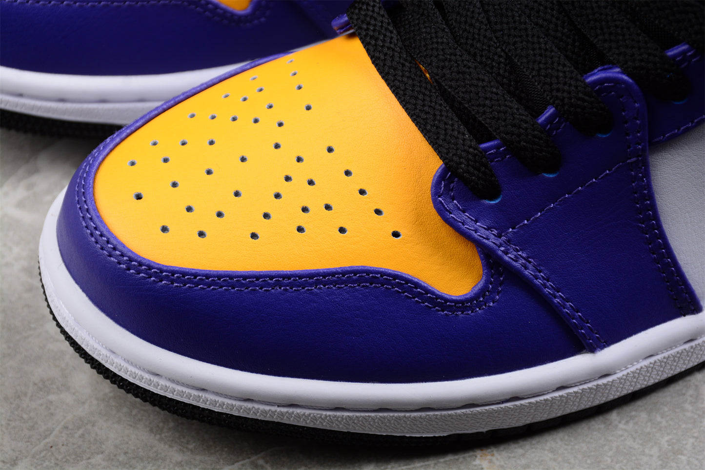 Air Jordan 1 Mid "Lakers"