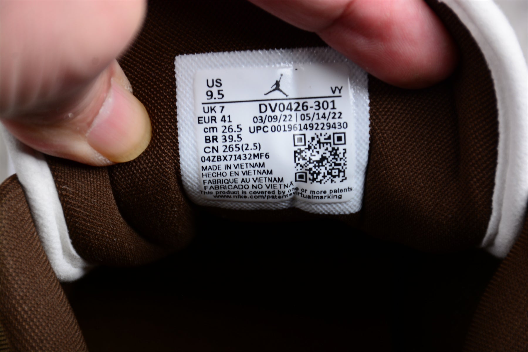 Air Jordan 1 Low SE "Light Olive"