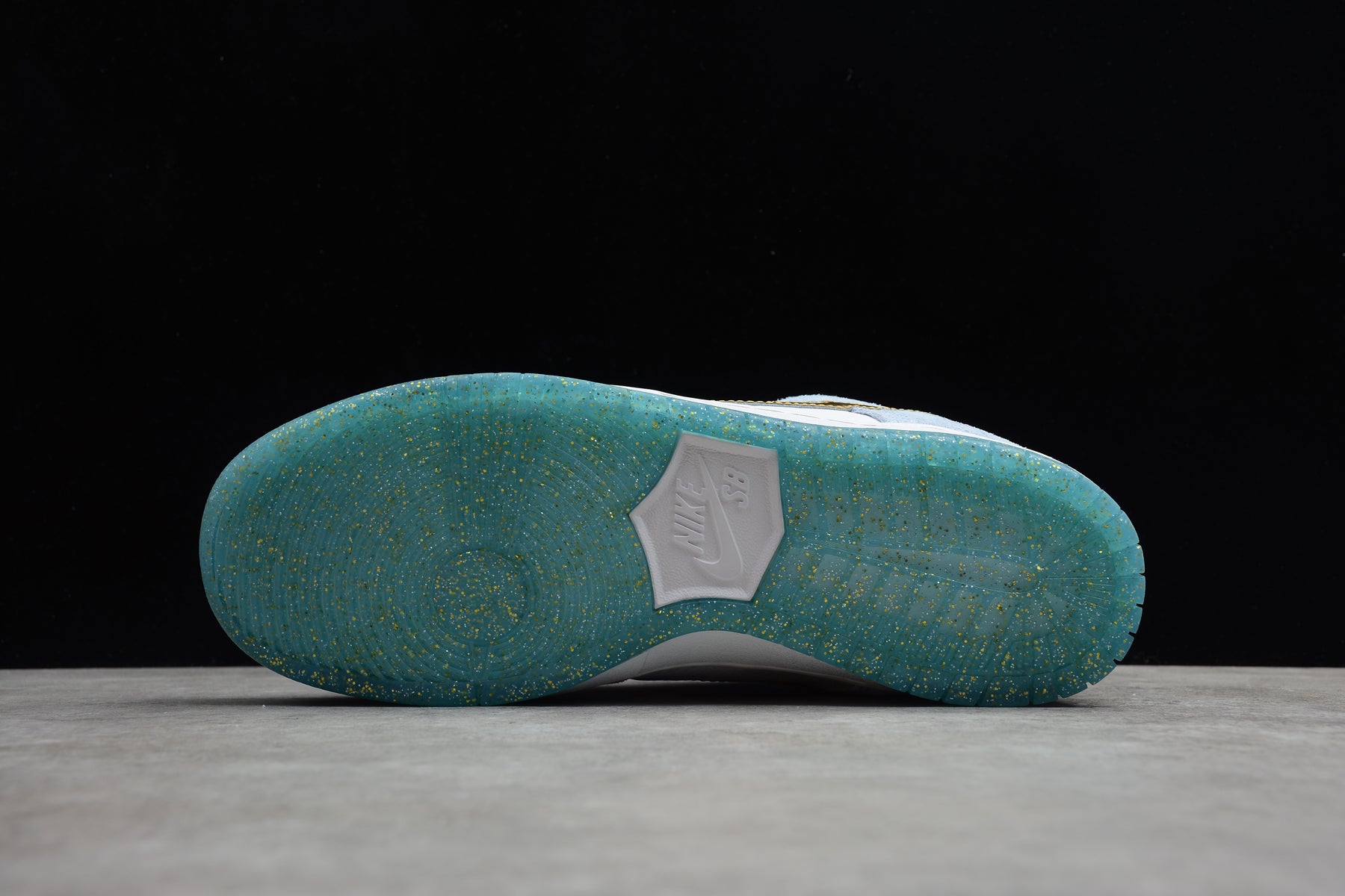  Nike SB Dunk Low x Sean Cliver 