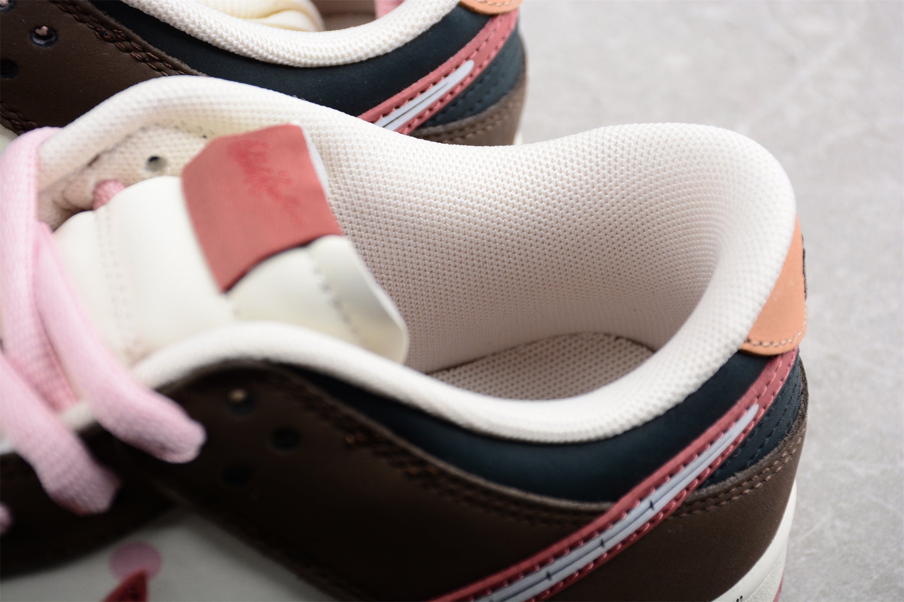 Nike SB Dunk x Otomo Katsuhiro “Steamboy OST” Pink/Brown 