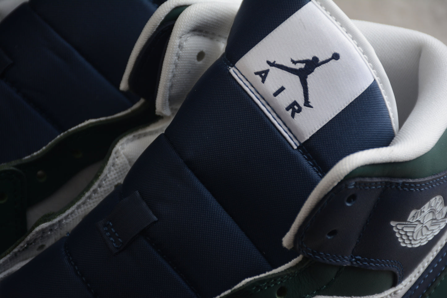 Nike Air Jordan 1 Mid SE "Seahawks"