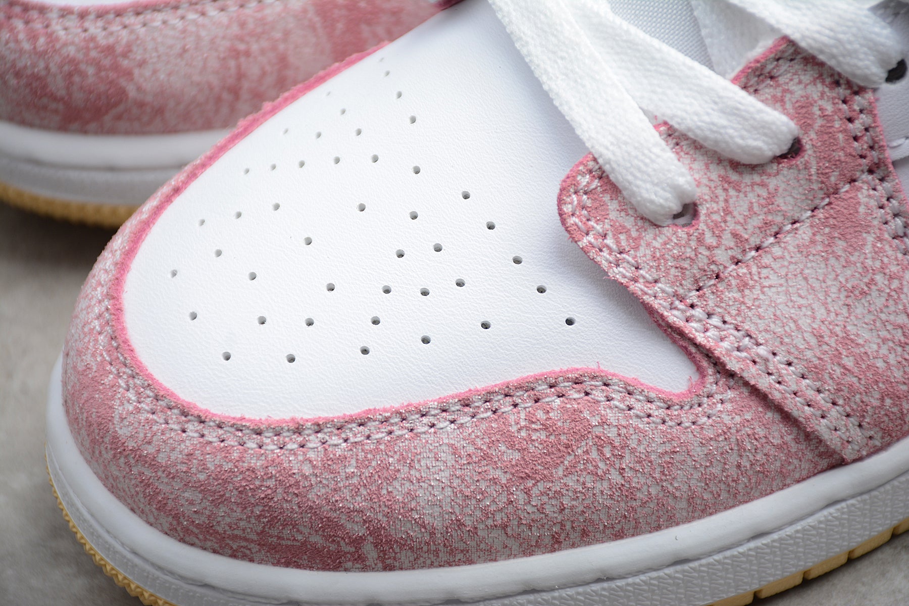 Air Jordan 1 Low GS "Strawberry Ice Cream"