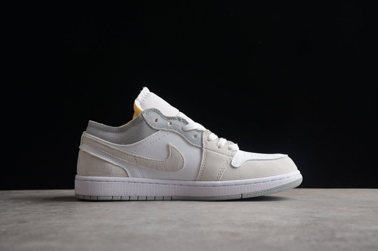 Air Jordan 1 Low ” Inside Out White Phantom ”