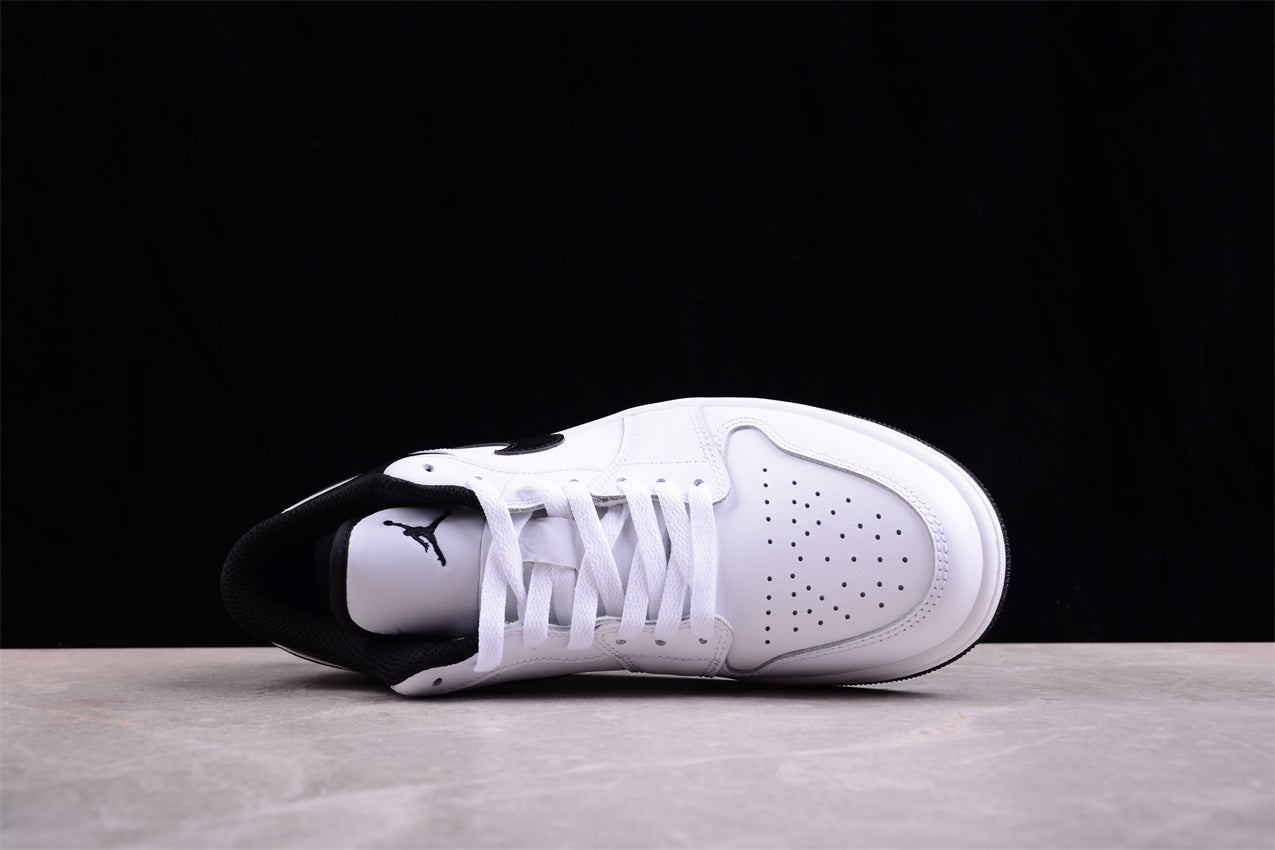 Air Jordan 1 Low "White and Black"