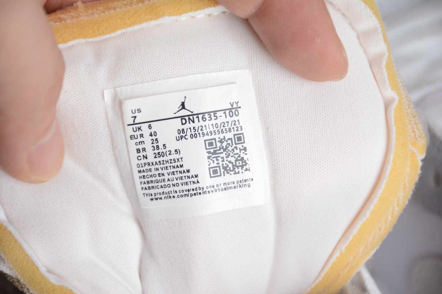 Air Jordan 1 Low ” Inside Out White Phantom ”