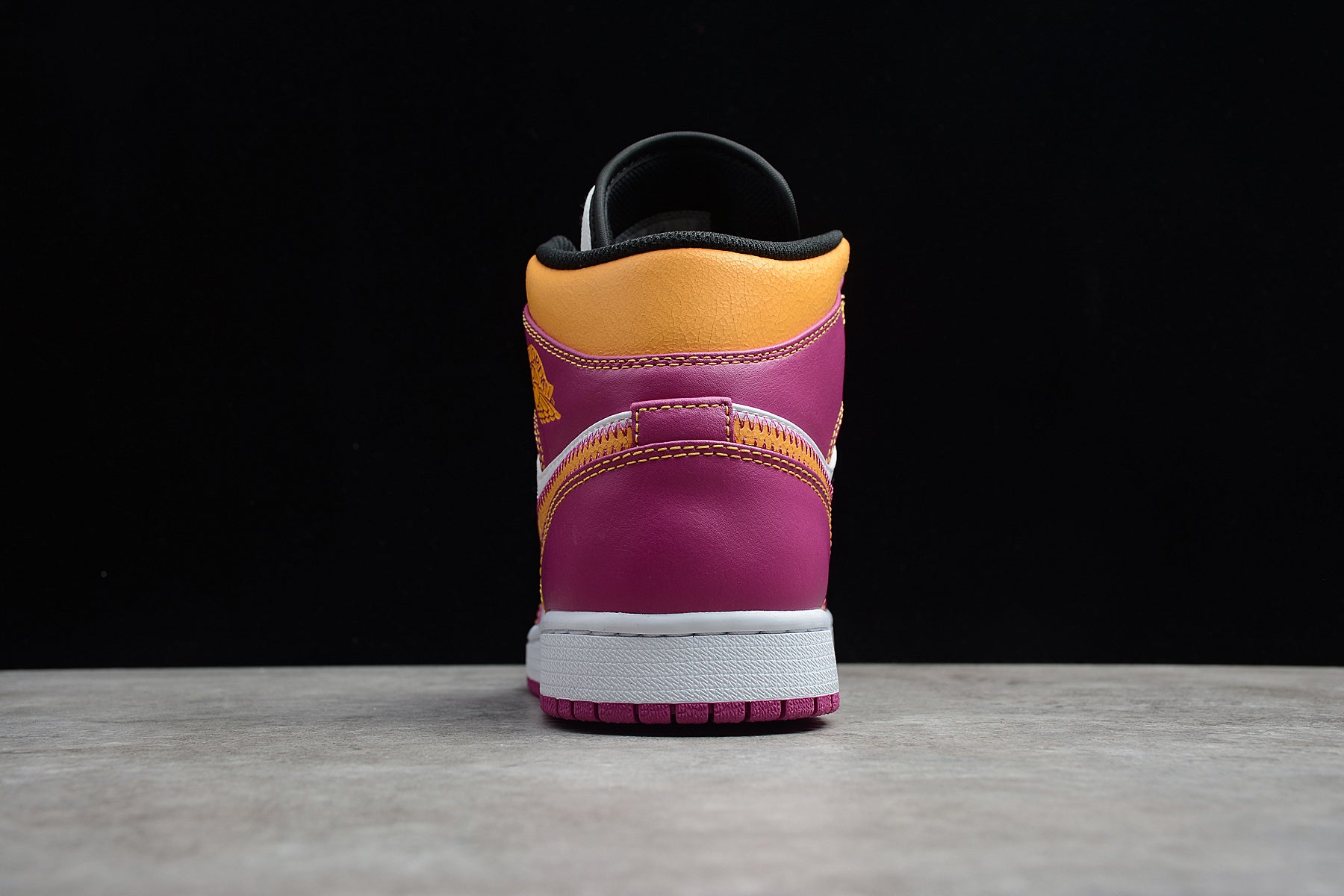 Air Jordan 1 Mid "Familia"