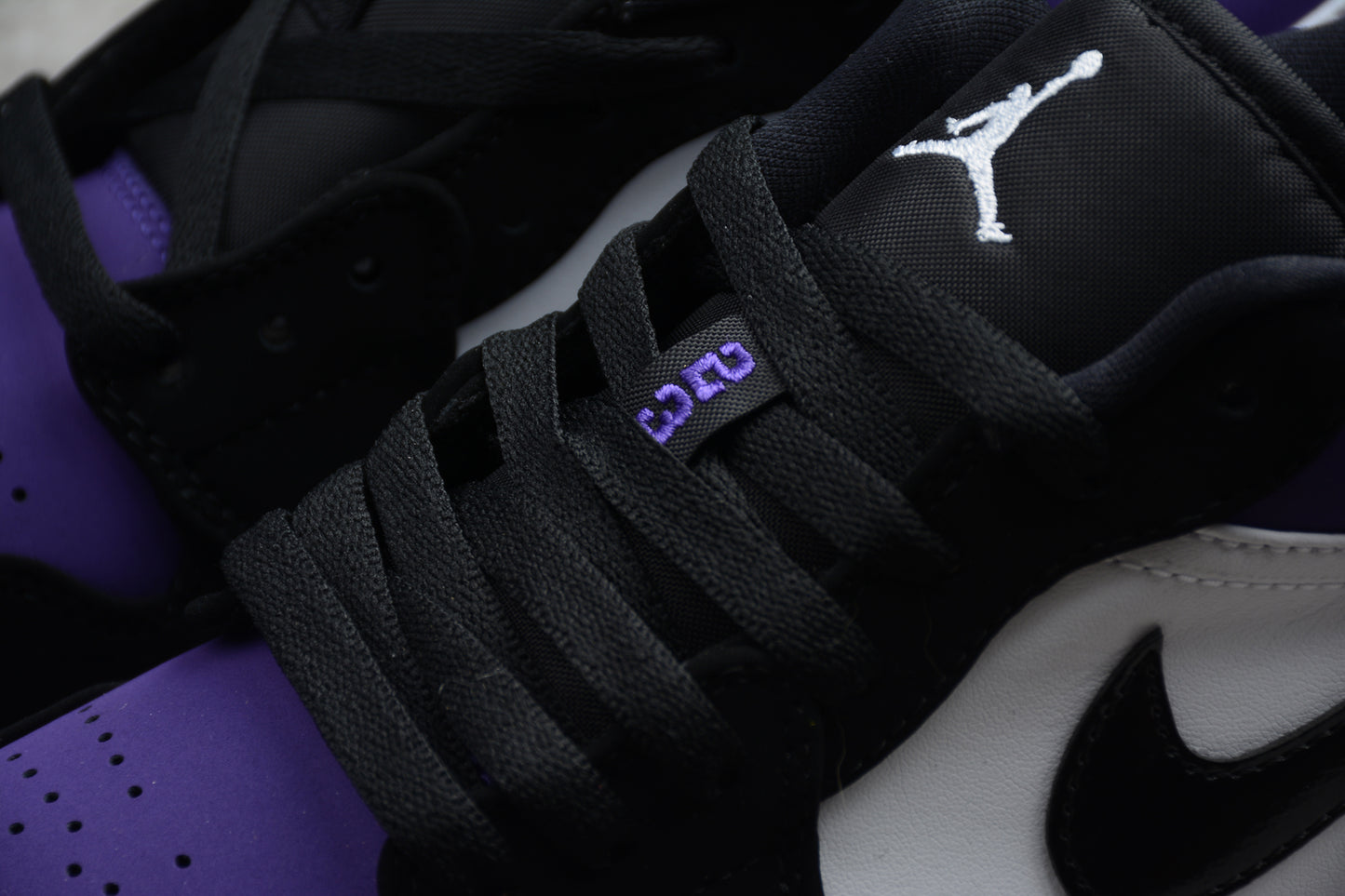 Air Jordan 1 Low "Court Purple" - 553558-125