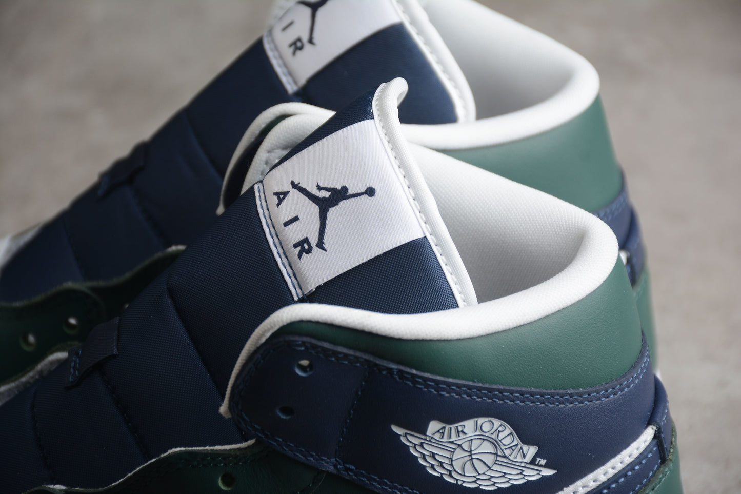Nike Air Jordan 1 Mid SE "Seahawks"