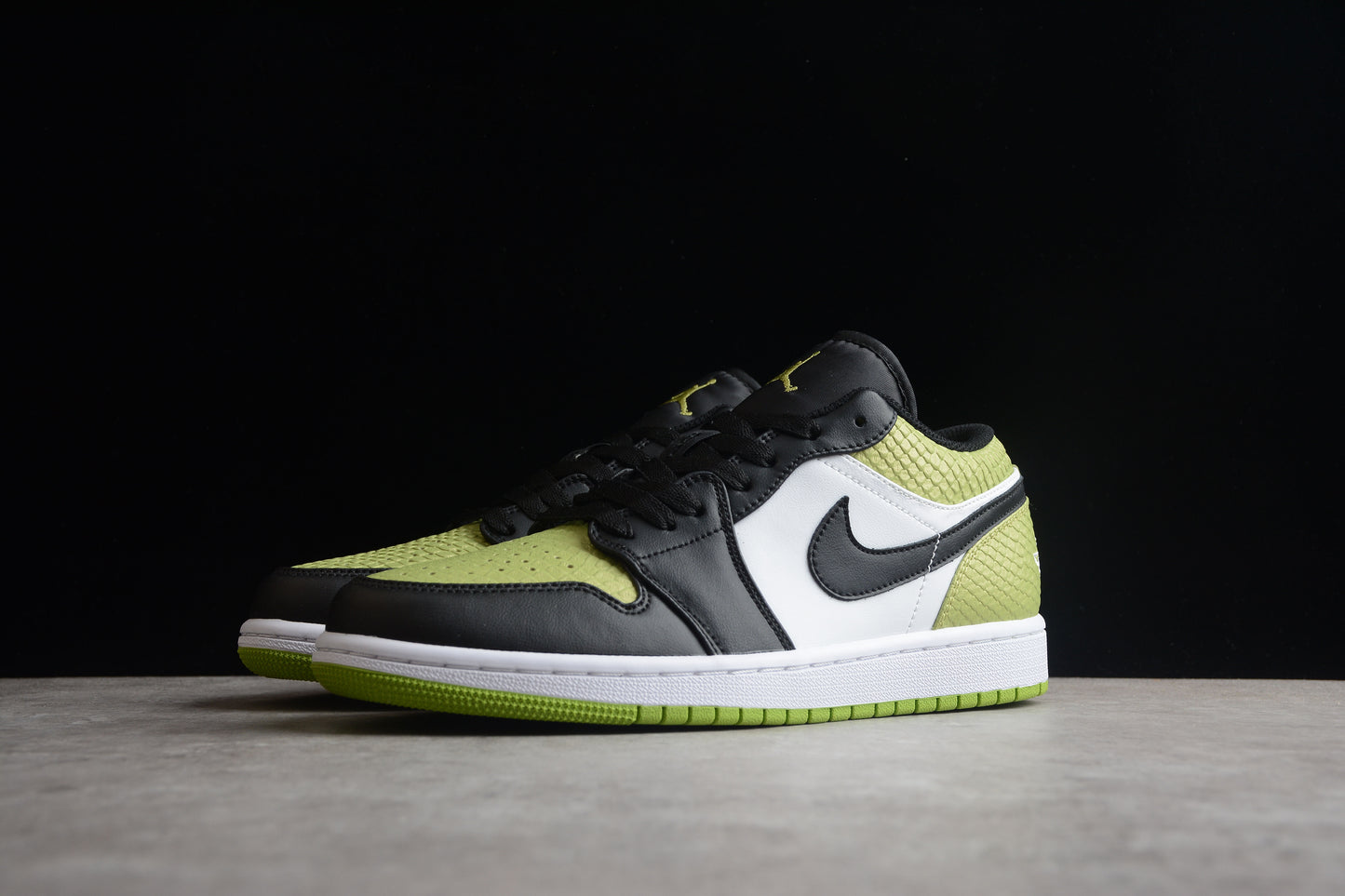 Air Jordan 1 Low SE "Vivid Green Snakeskin"