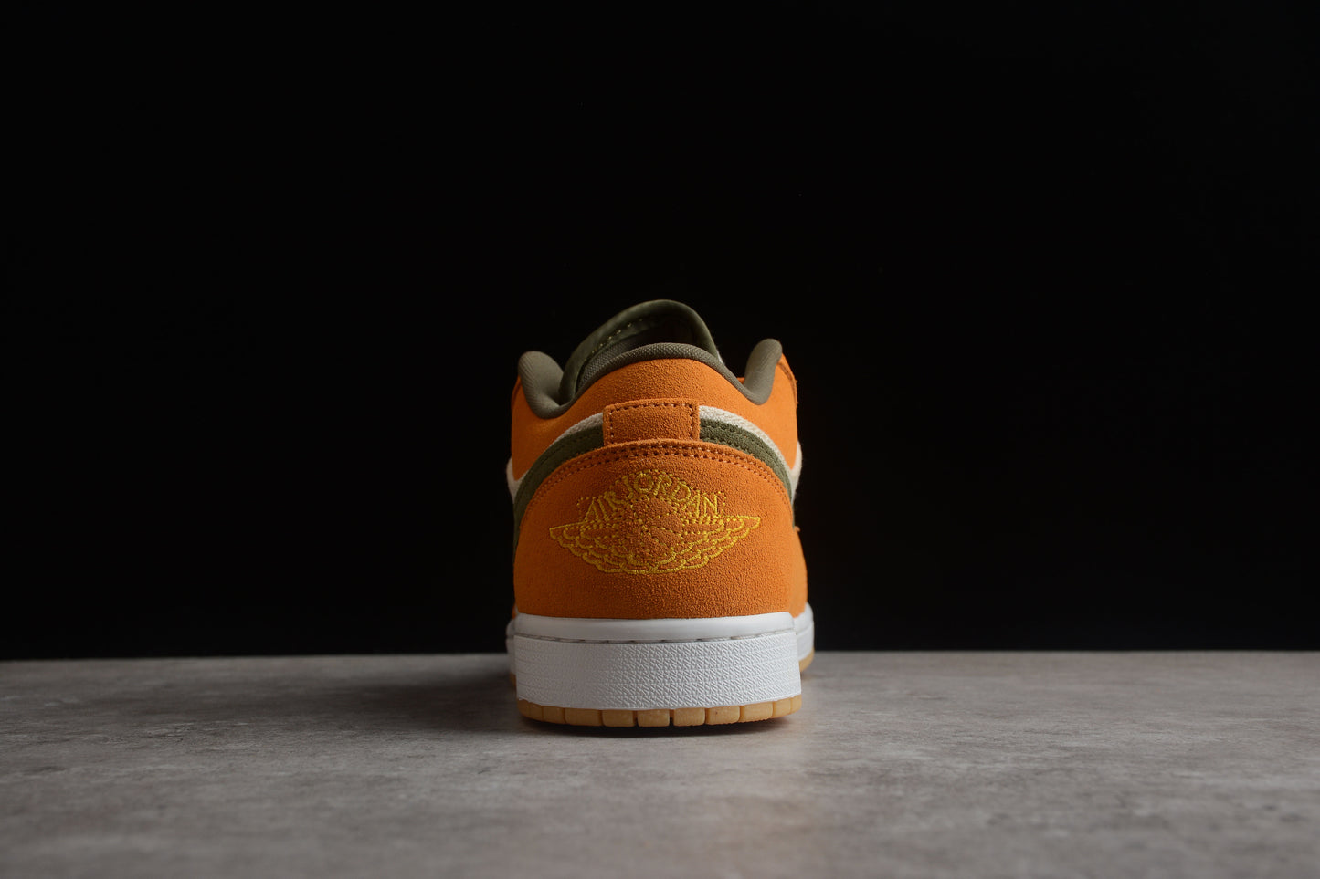 Air Jordan 1 Low SE "Light Curry"