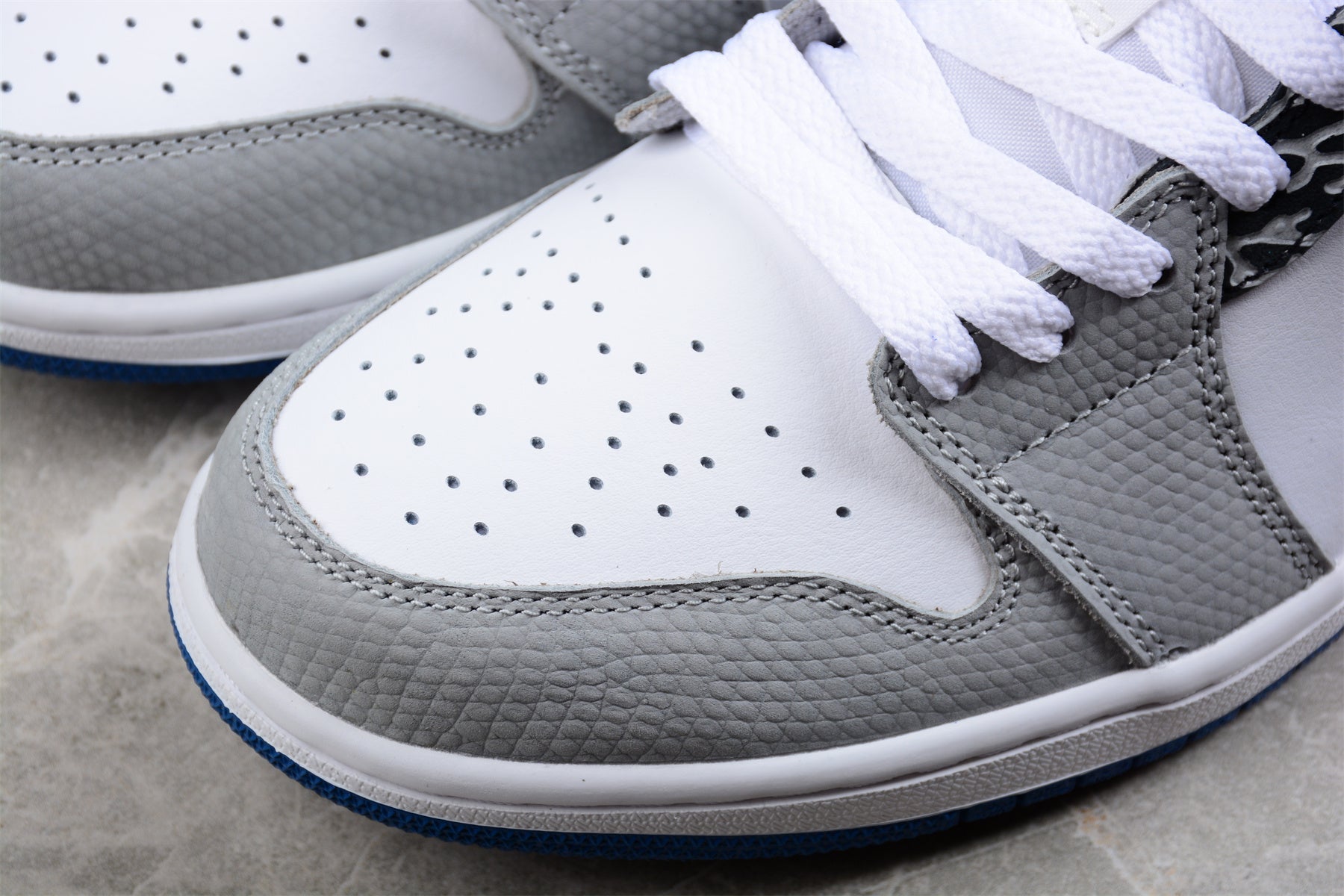 Air Jordan 1 Low "Light Smoke Grey & Dark Marina Blue"