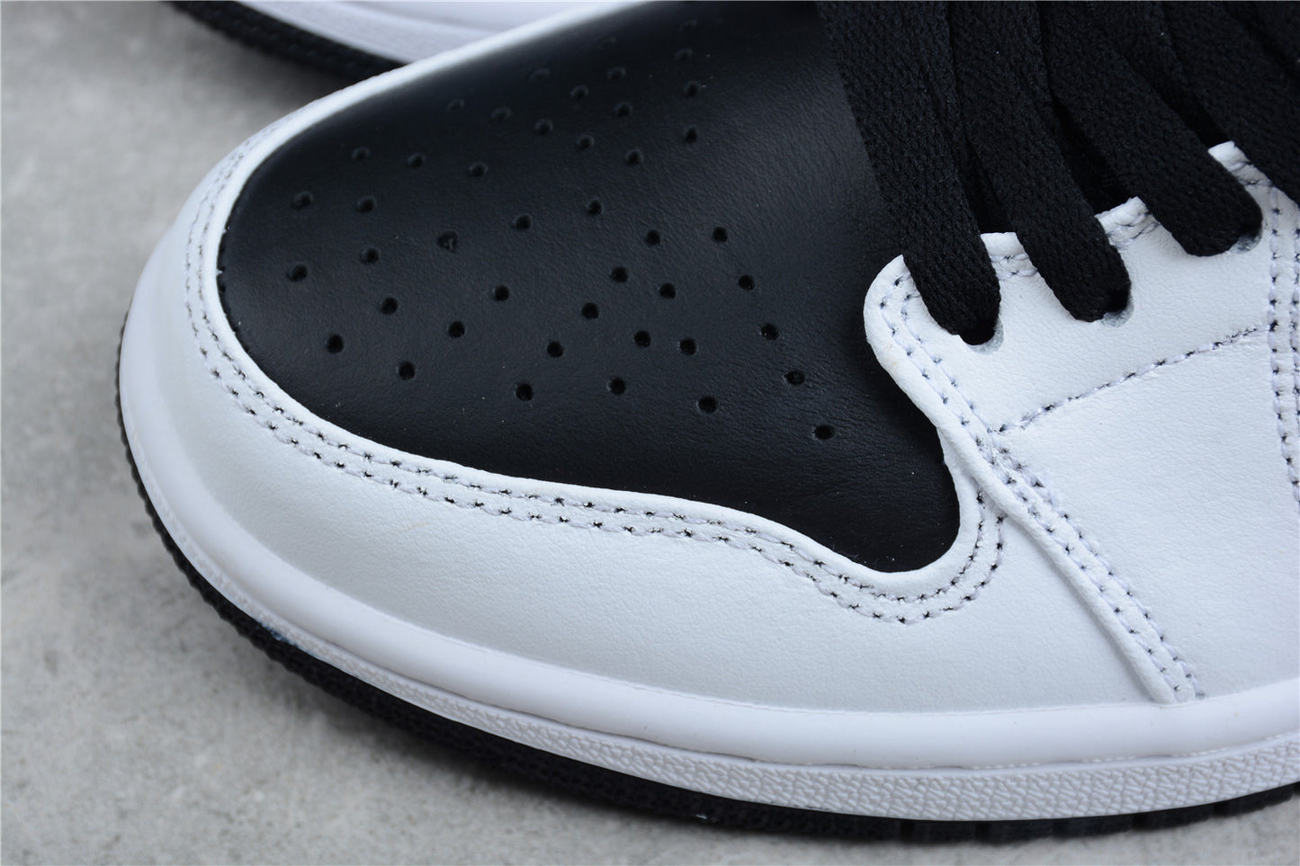 Nike Air Jordan 1 Mid GS White Gold Black