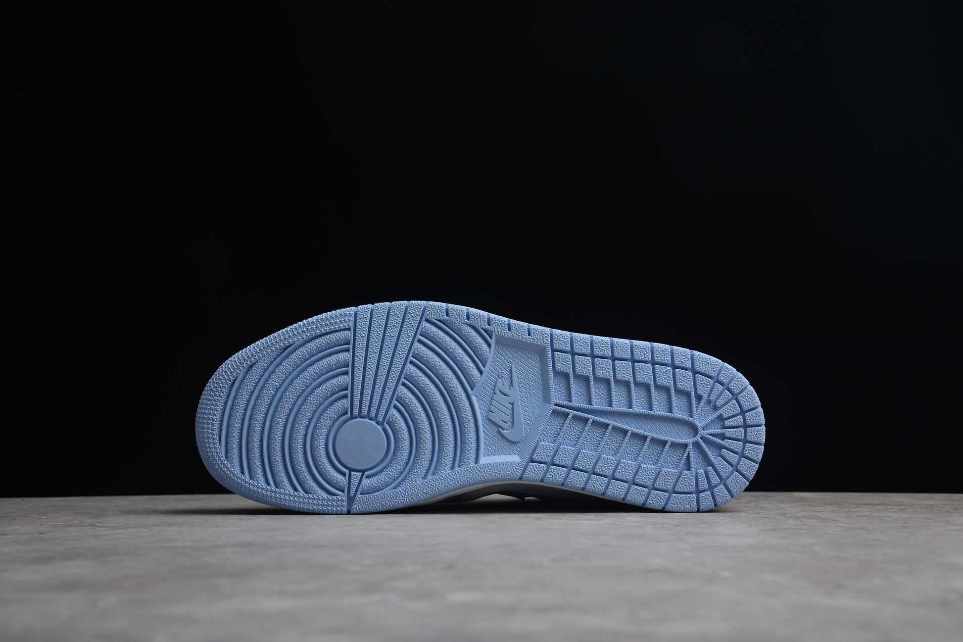 Nike Air Jordan 1 Low W "Football Grey Aluminum"