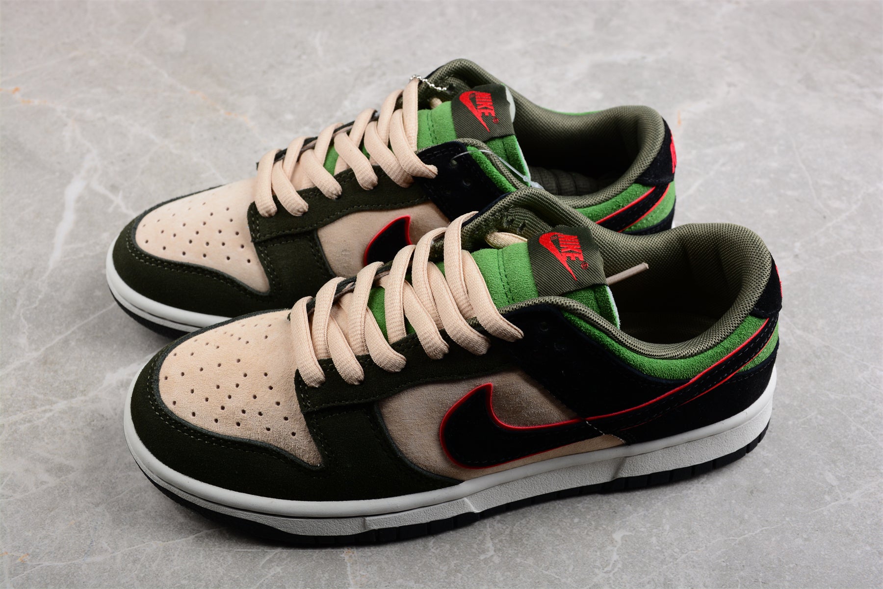 Otomo Katsuhiro x Nike SB Dunk Low "Steamboy OST" Green