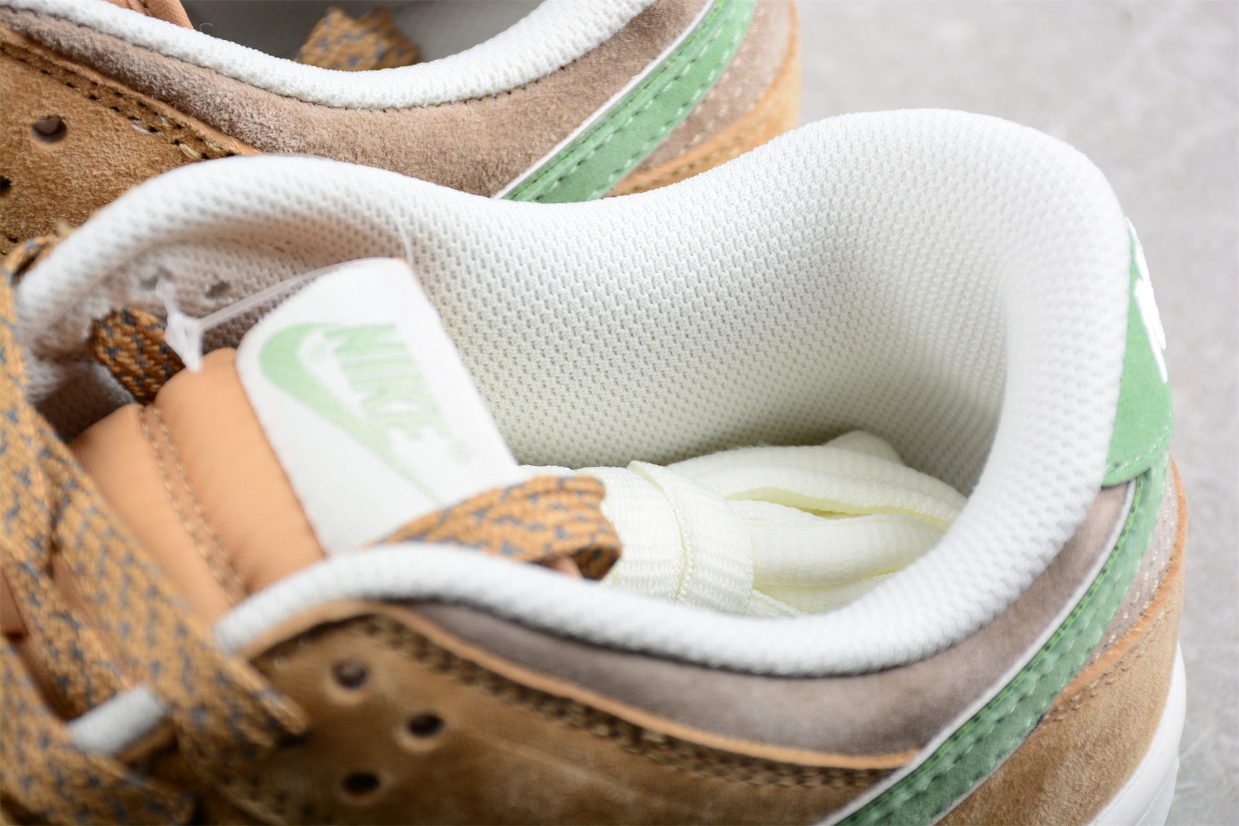 Otomo Katsuhiro x Nike SB Dunk Low "Steamboy OST" Khaki/Green