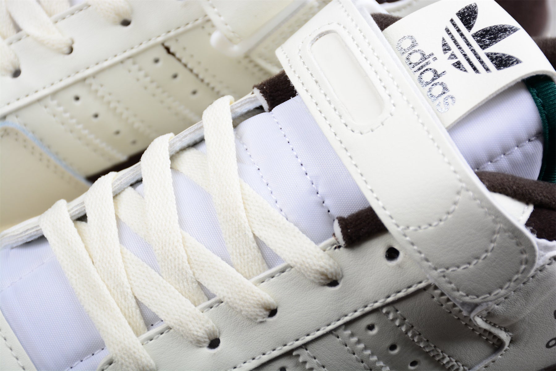 adidas Forum 84 Low in Cream White/Brown