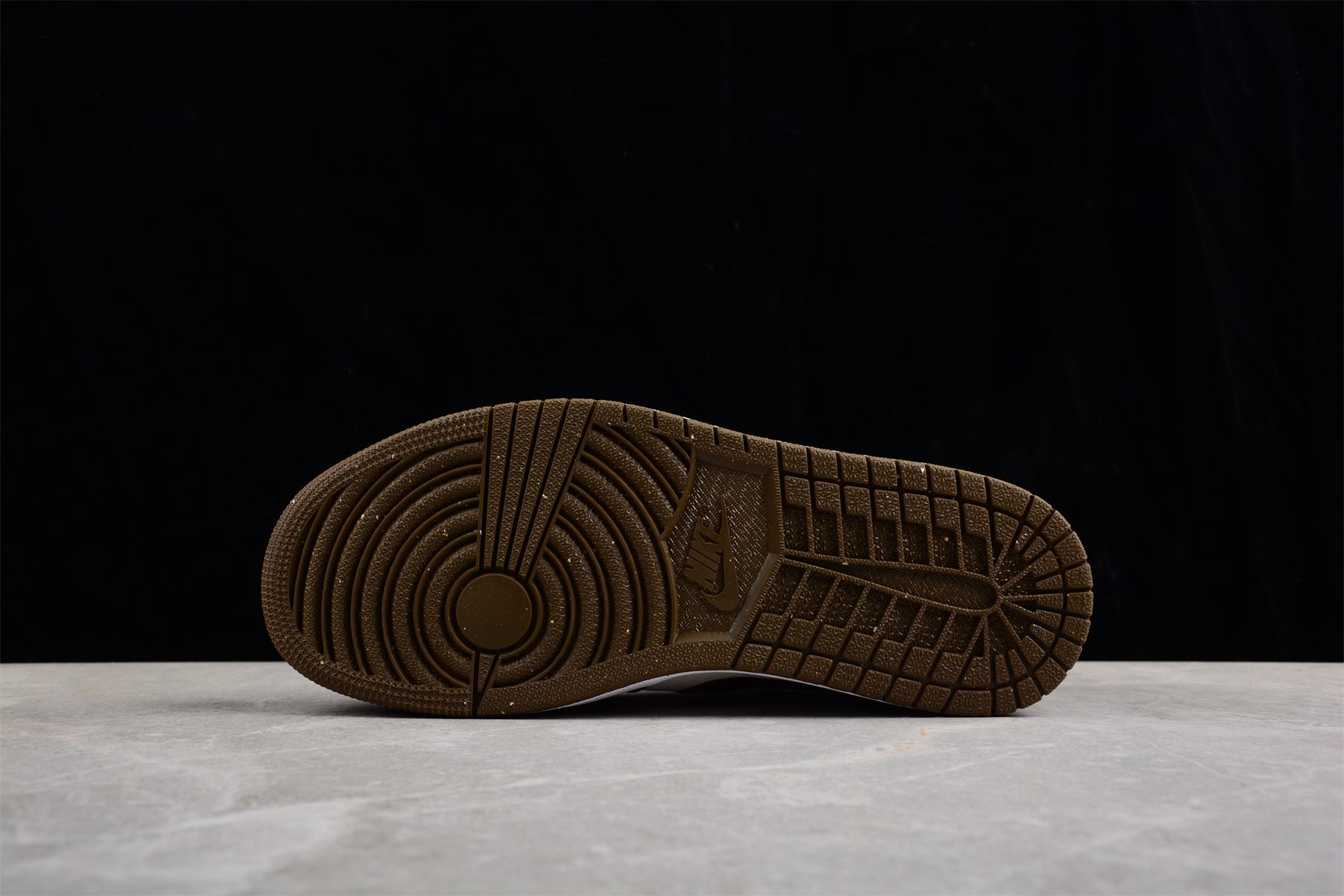 Air Jordan 1 Low SE "Light Olive"