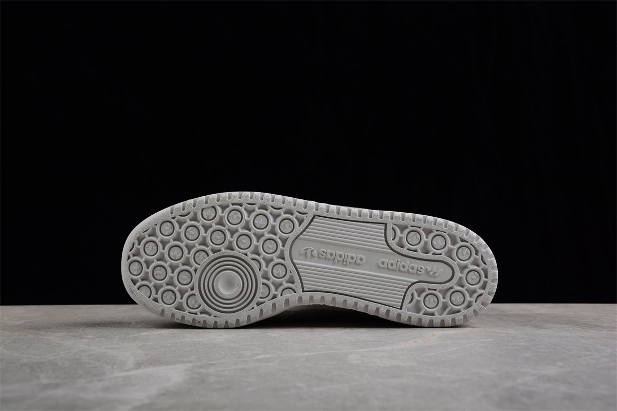 adidas Originals Forum Exhibit Low in Grey/Black