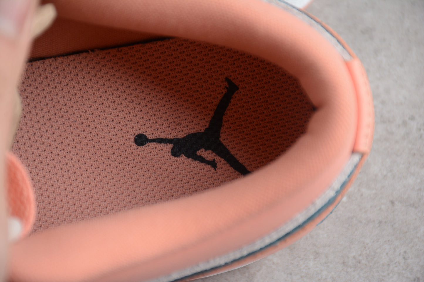 Air Jordan 1 Low "Light Madder Root"