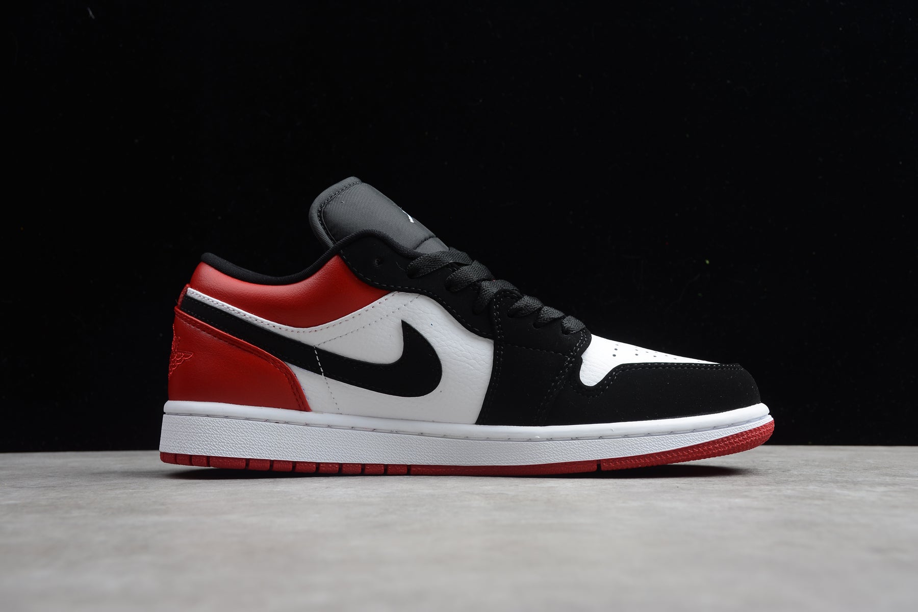 Air Jordan 1 Low "Black Toe"