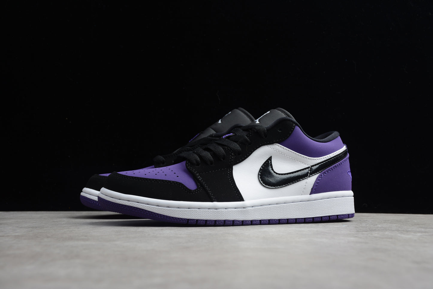 Air Jordan 1 Low "Court Purple" - 553558-125