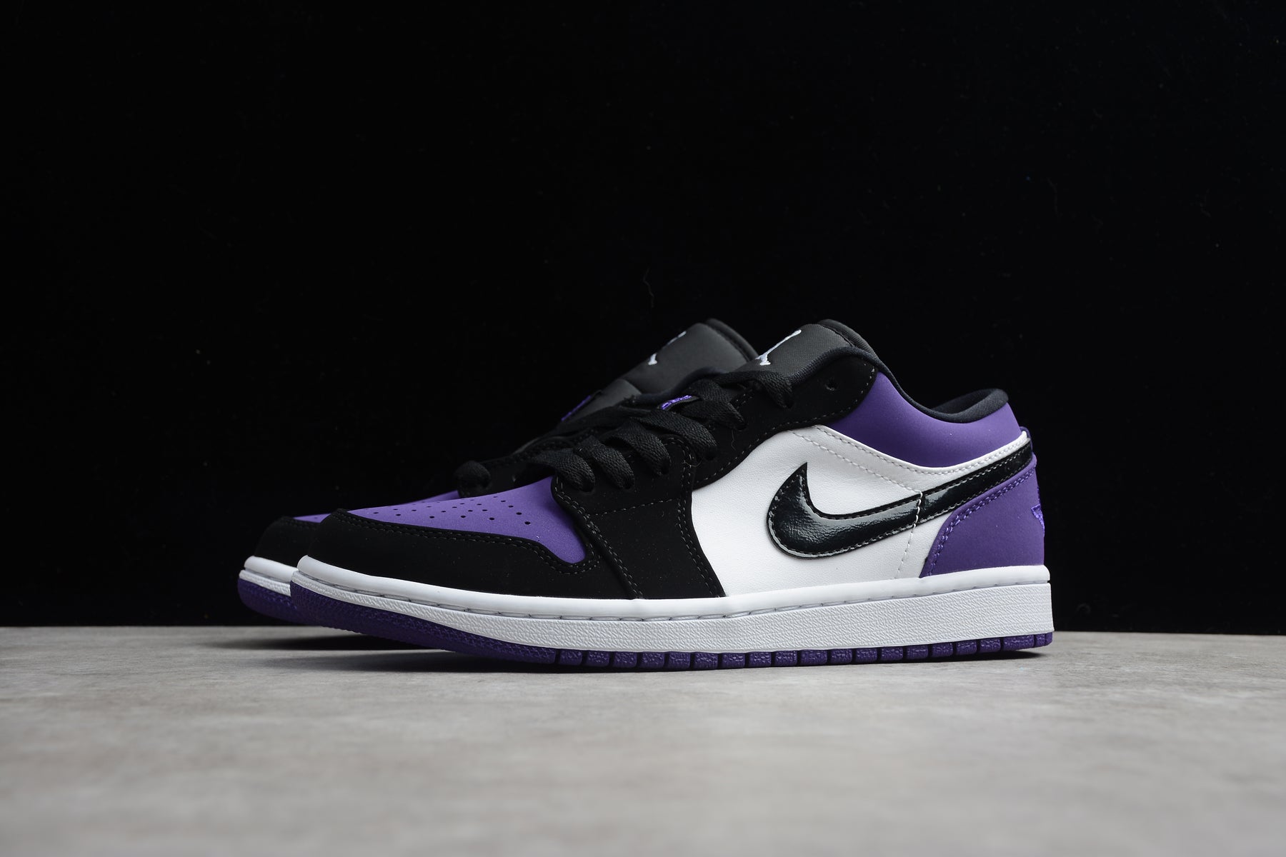 Air Jordan 1 Low "Court Purple" - 553558-125